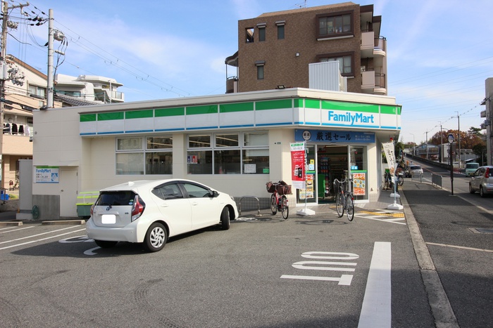 コンビニ　ファミリーマート豊中若竹店（コンビニ）まで450m
