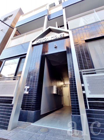 建物外観　シャープな外観が印象的、コットンハウス