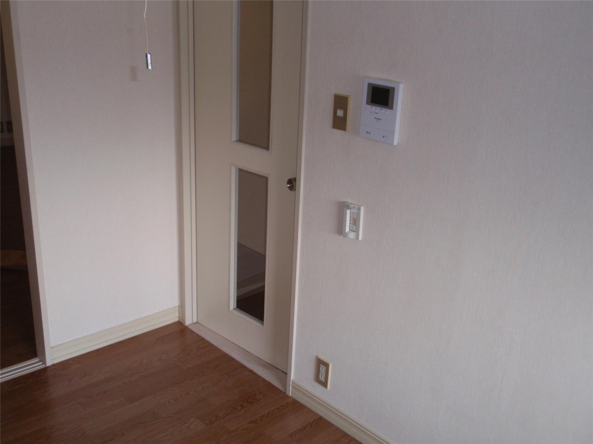 収納　TVドアホン付きで安心です。