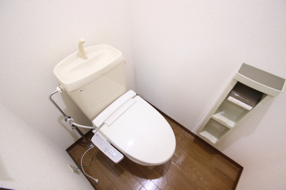 トイレ　別号室のお写真です。