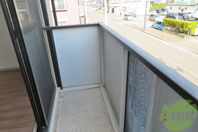 バルコニー　バルコニーは長さも幅も丁度いい広さでゆったり出来ますね。