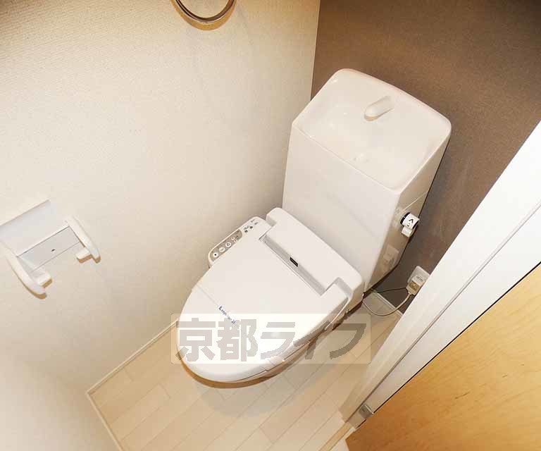 トイレ　ウォシュレットつき