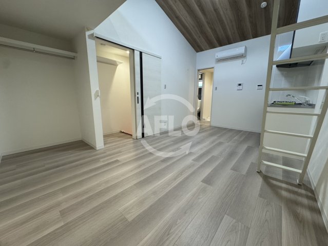 玄関　KICHI和泉上町　洋室（玄関部分）