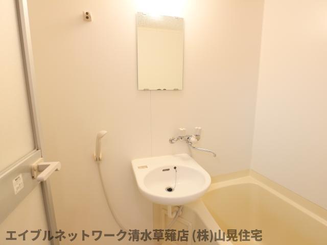 洗面設備　ゆったりとスペースのある洗面所