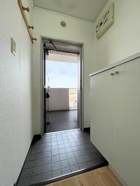 玄関　玄関内側