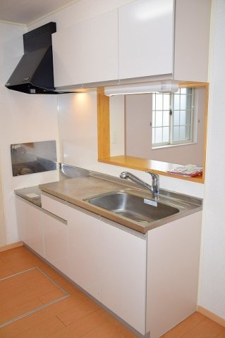 キッチン　コンパクトなキッチンで掃除もラクラク