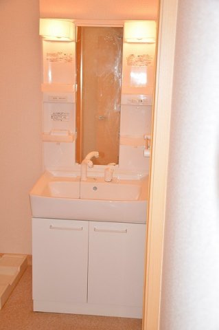 洗面設備　コンパクトで使いやすい洗面所