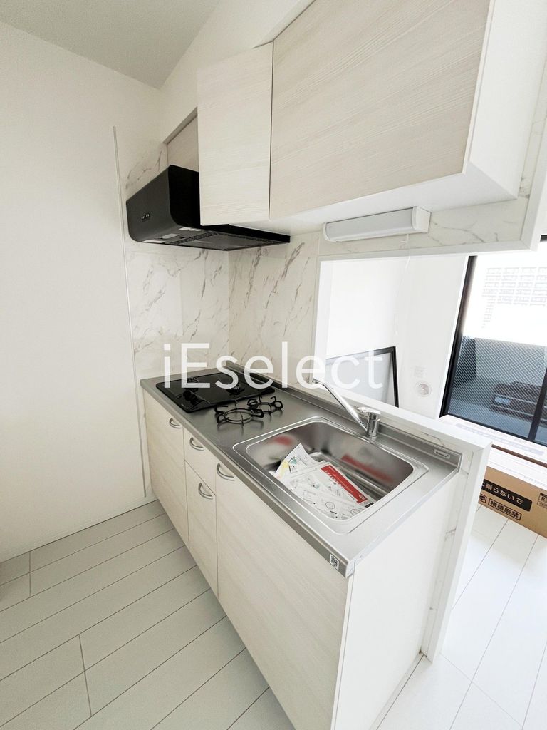 キッチン　２口システムキッチン付き。調理スペースあって料理も楽々♪