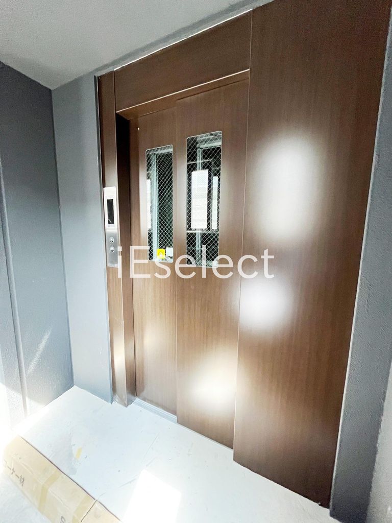 その他共有部分　エレベーター付きで高層階の移動も楽ですね