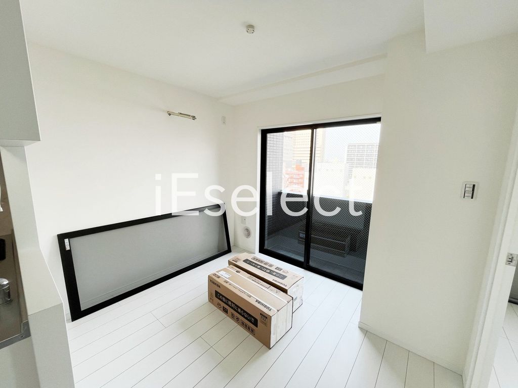 居室・リビング　窓も大きく明るいですね