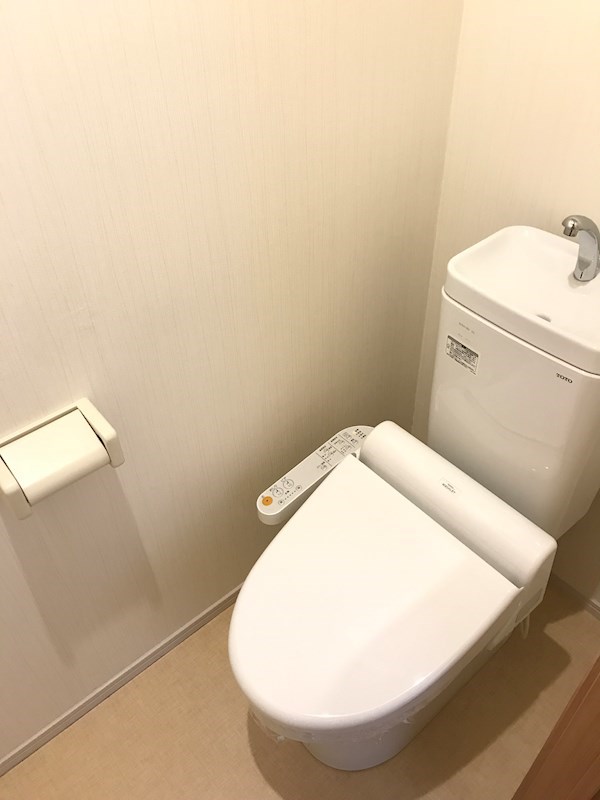 トイレ　温水洗浄便座