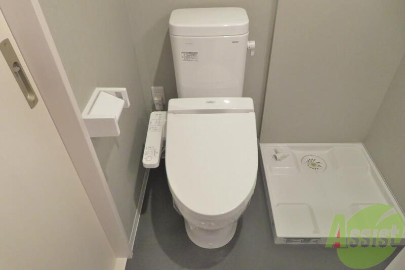 トイレ　トイレには、ウォシュレット機能が付いているので便利ですね。