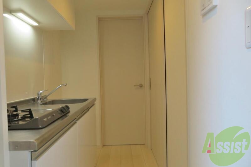 玄関　玄関入って正面にリビング通路にはキッチンがありますね。