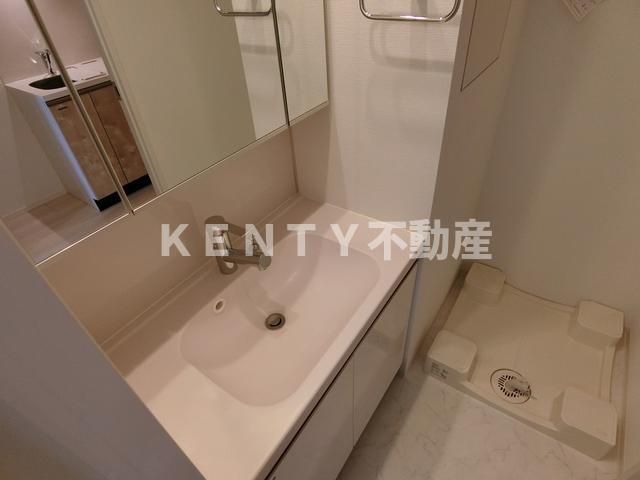 洗面設備　明るい洗面所です