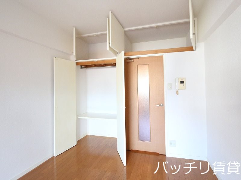 収納　別号室タイプの為、現状を優先致します。