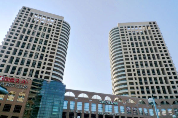 ショッピングセンター　フェスタ立花南館（ショッピングセンター）まで375m