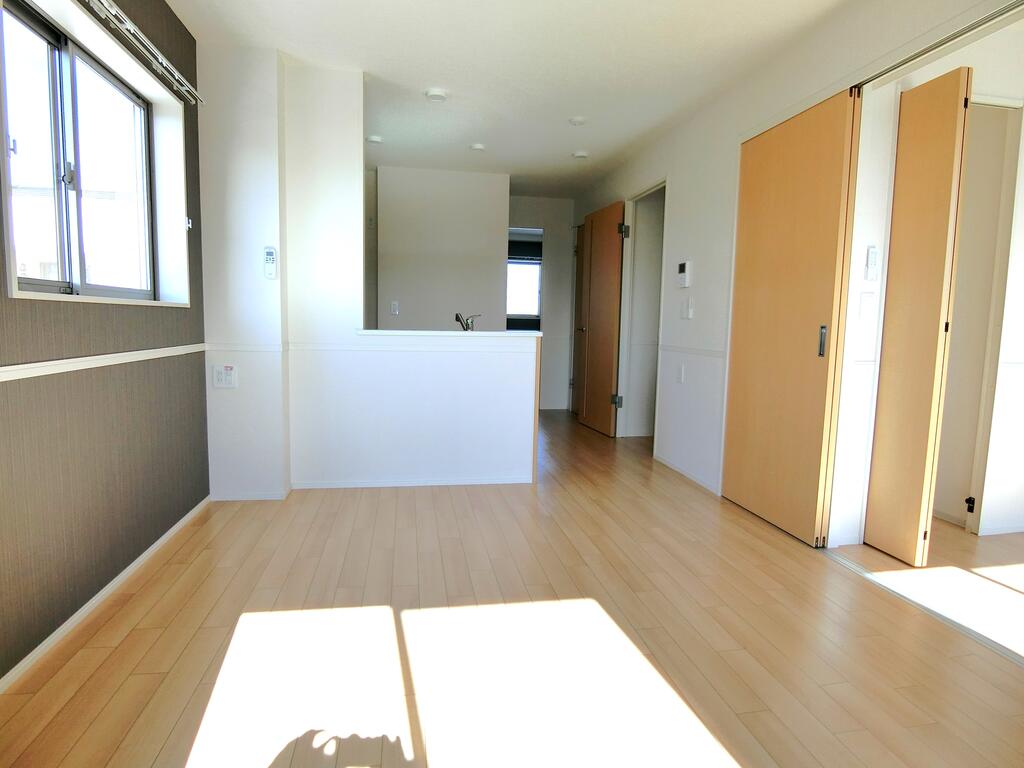 居室・リビング　同型物件の写真です。