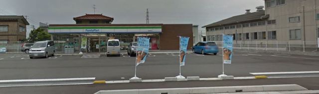 コンビニ　ファミリーマート柏崎城塚店（コンビニ）まで822m