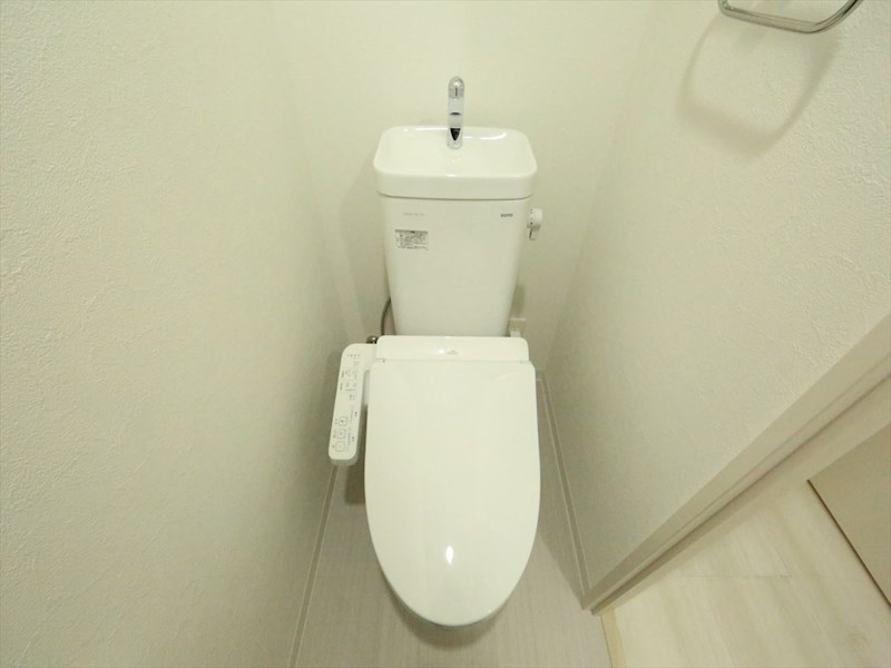 トイレ　温水洗浄暖房便座付トイレ