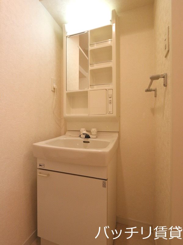 洗面設備　写真は別号室イメージの為、現状を優先致します
