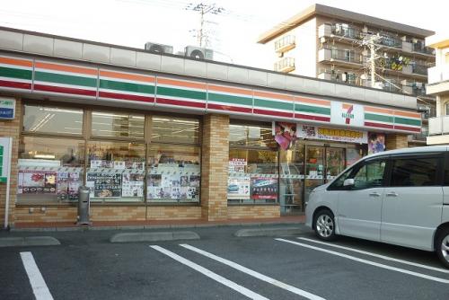 コンビニ　セブンイレブン横浜浦島町店（コンビニ）まで549m