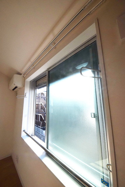 バルコニー　～今日は朝からお洗濯～