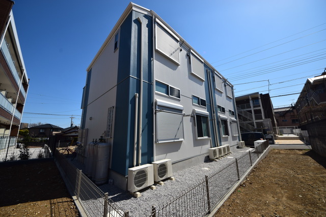 建物外観　～青い空によく映えます～