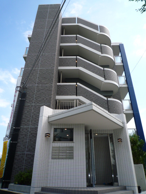 エントランス　エフェメラルとは「幸せの蝶」を意味します