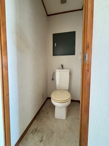 トイレ　別号室の写真です。