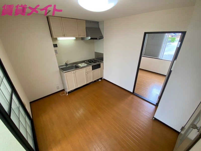 居室・リビング　同物件別室写真