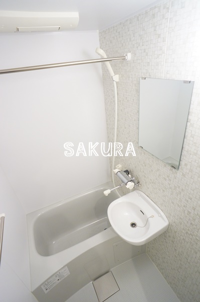 バス・シャワールーム　雨の日でも安心の浴室乾燥機付きです♪