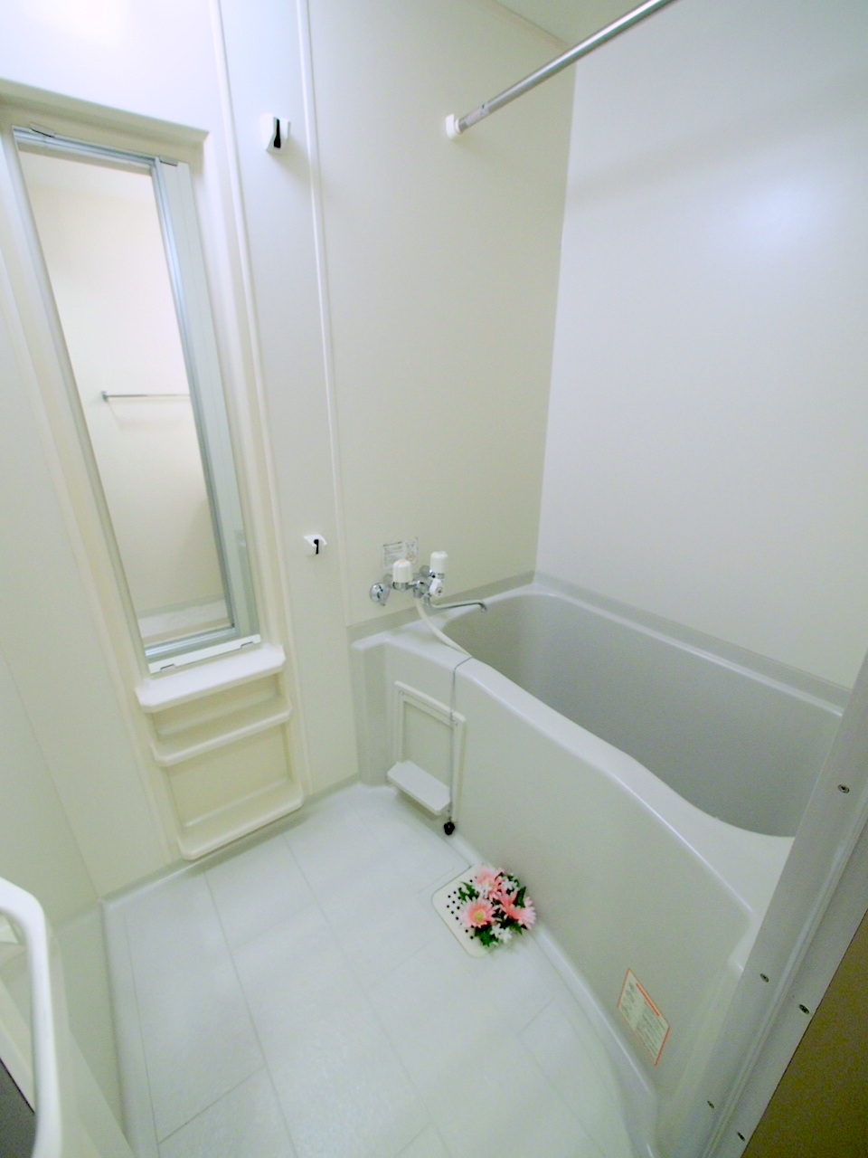 バス・シャワールーム　広々タイプのお風呂です♪