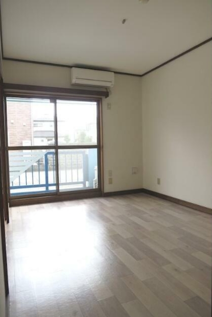 居室・リビング　敷地内駐車場あり☆