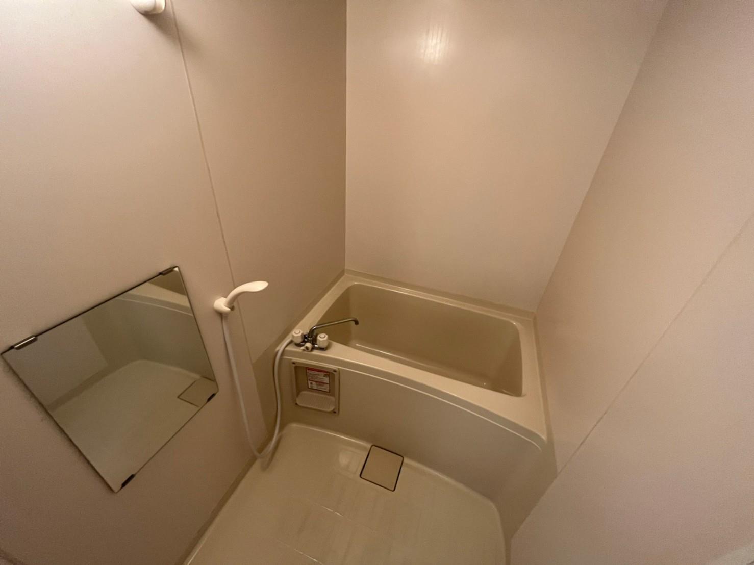 バス・シャワールーム　いつでも入浴できるシャワー付きのバスルーム♪