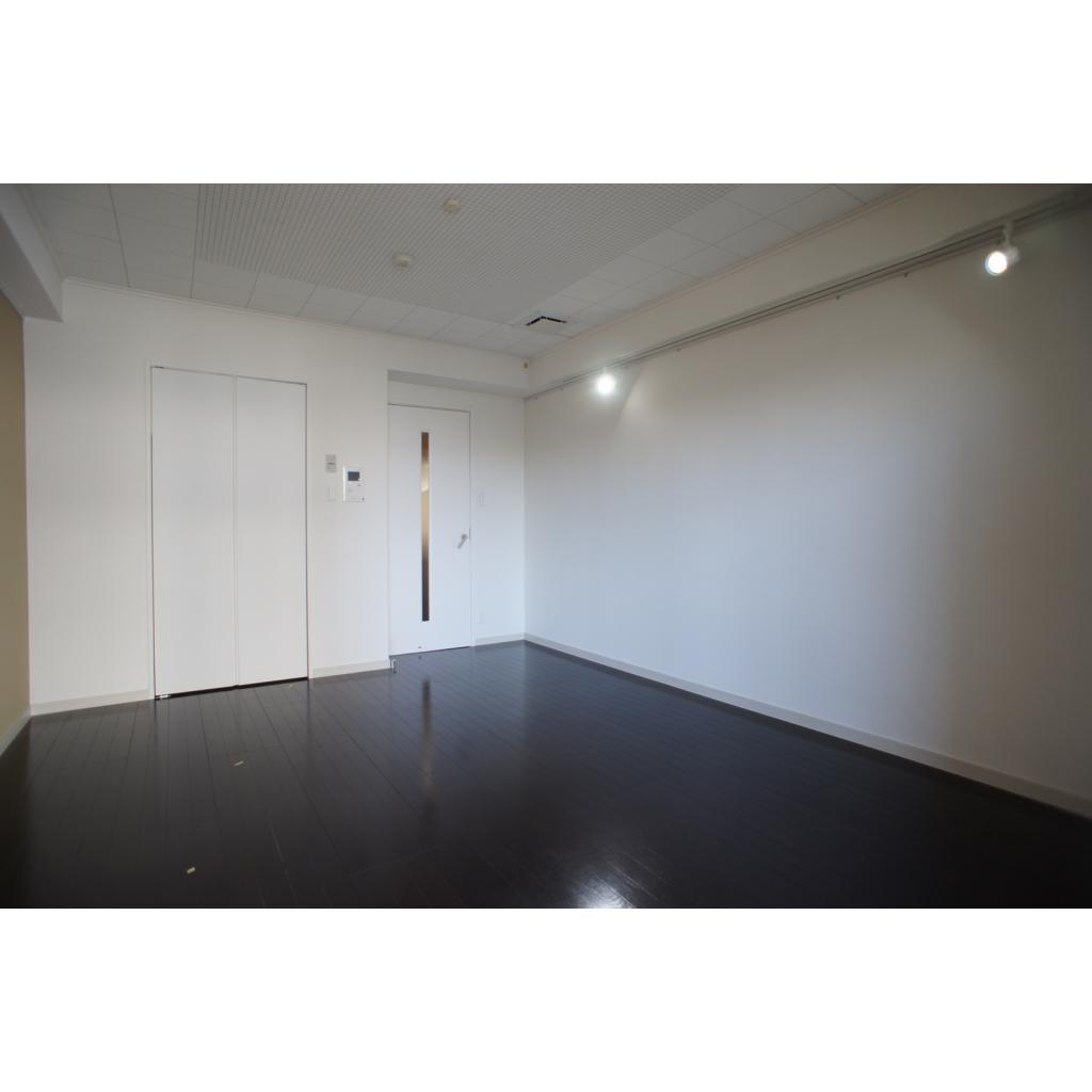 居室・リビング　※3号室・6号室は反転タイプとなります