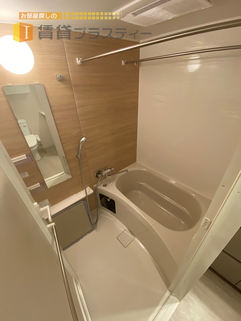 バス・シャワールーム　快適なバスルームです。