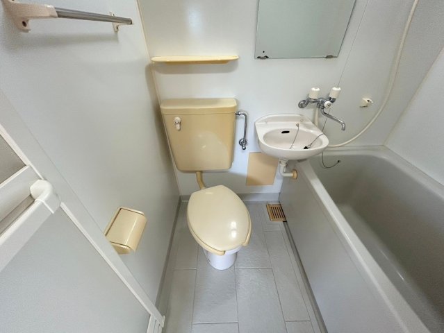 バス・シャワールーム　※別部屋の写真です、現状優先になります。