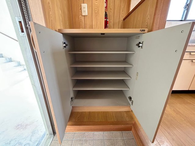 玄関　※別部屋の写真です、現状優先になります。