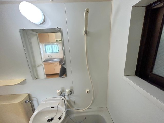 バス・シャワールーム　※別部屋の写真です、現状優先になります。