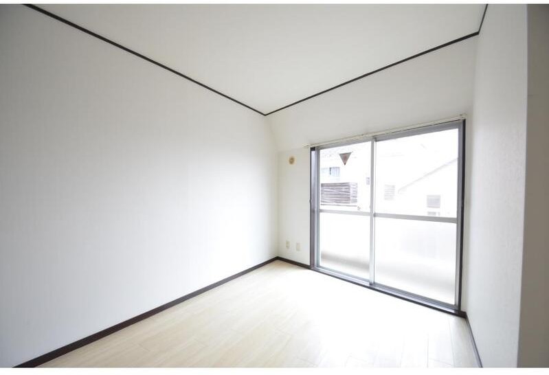 居室・リビング　使いやすい形の為、レイアウトを楽しめます♪