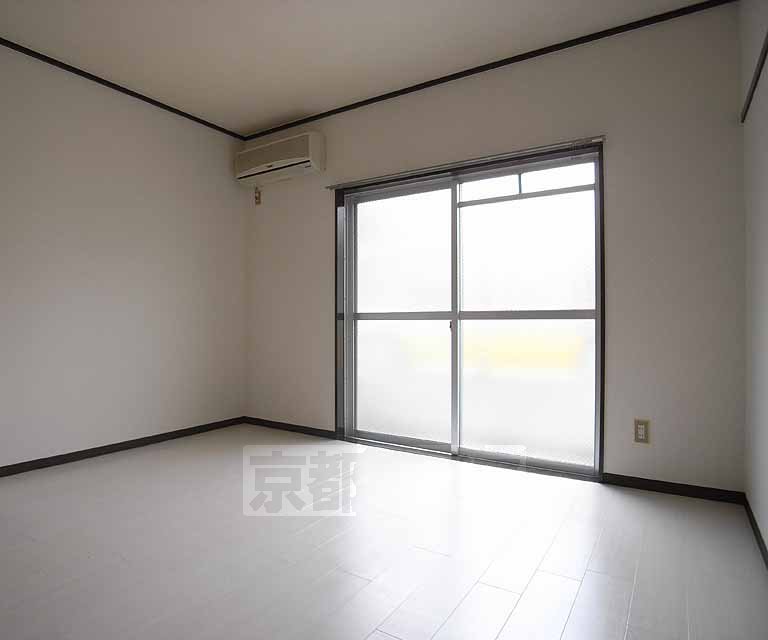 居室・リビング　日当り良いです。