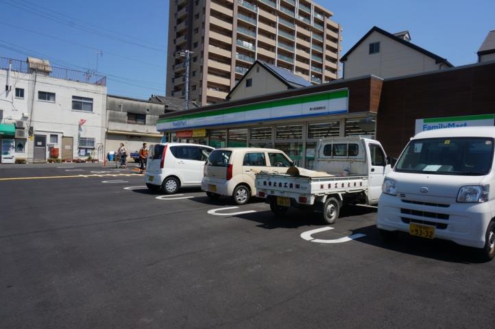 コンビニ　ファミリーマート箱殿町店（コンビニ）まで374m