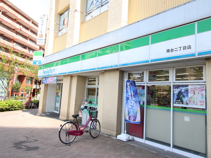 コンビニ　ファミリーマート中野南台三丁目店（コンビニ）まで270m