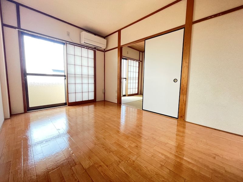 居室・リビング　バルコニーに面した洋室6帖