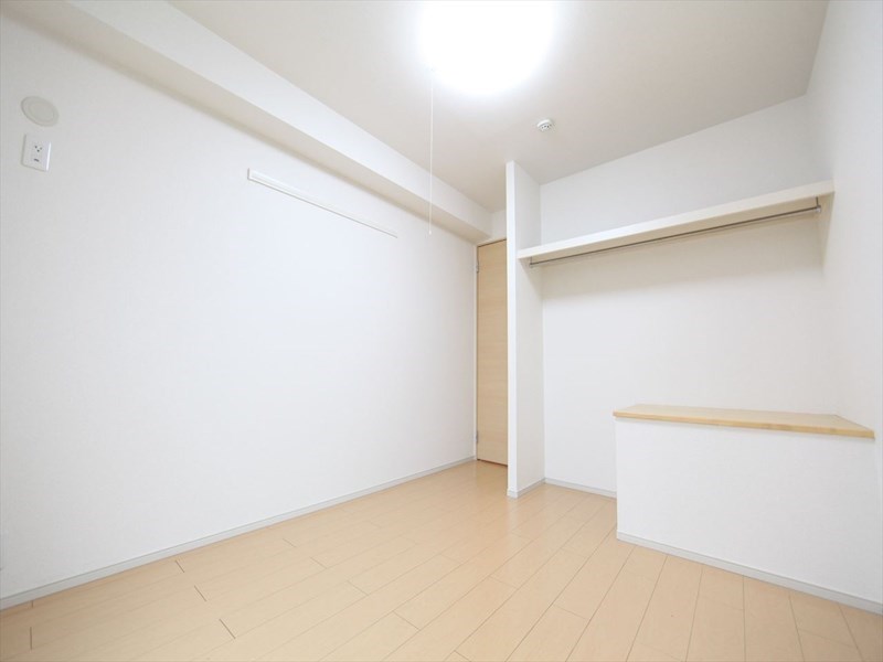 その他部屋・スペース　洋室5.4帖　オープンクローゼット（収納充実してます）