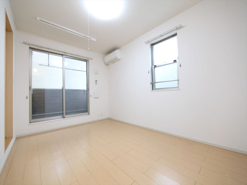 バルコニー　ＬＤＫ10.9帖　カウンターキッチン　エアコン付　バルコニー