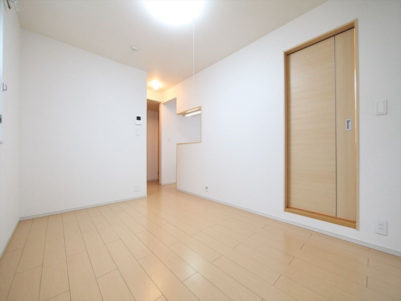 居室・リビング　ＬＤＫ10.9帖　カウンターキッチン　エアコン付　バルコニー