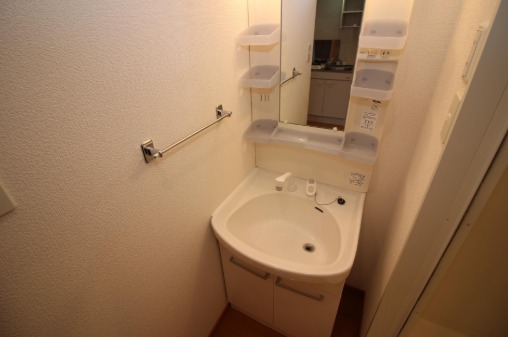 洗面設備　朝の支度にいかがでしょうか。