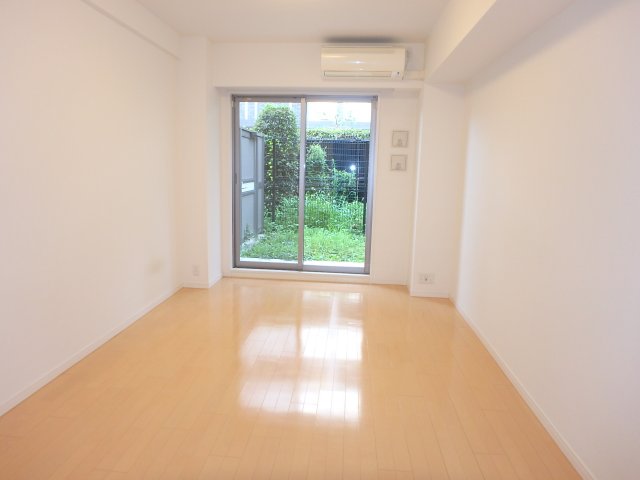 居室・リビング　別部屋参考写真です