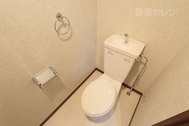 トイレ　※１０５号室の写真です。